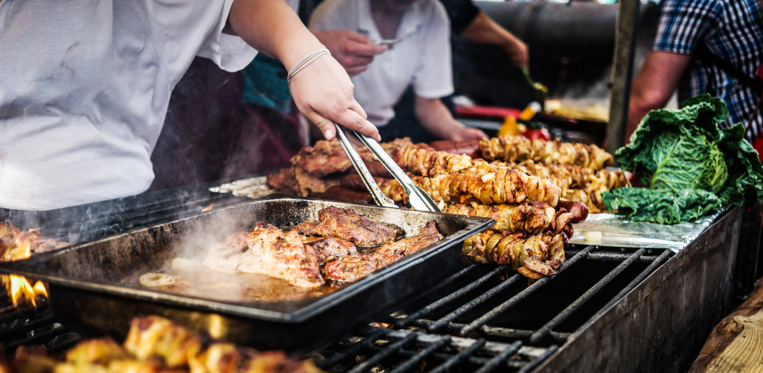 Consumul de carne poate crește șansele de a ajunge la 100 de ani, conform unui studiu din China
