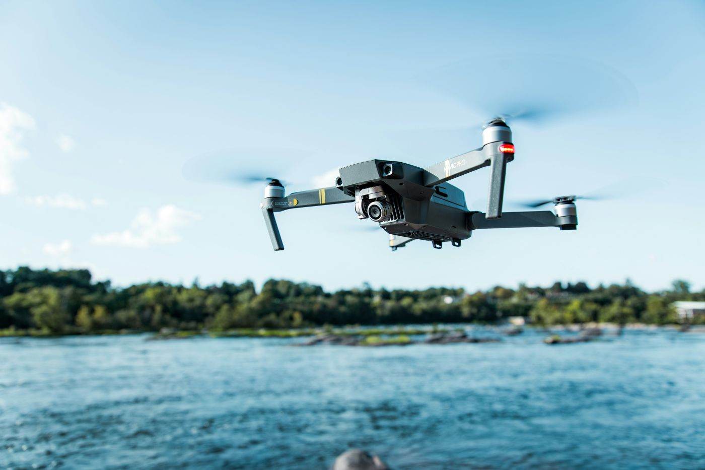 Alertă aeriană în Tulcea după detectarea unei drone în spațiul aerian al României