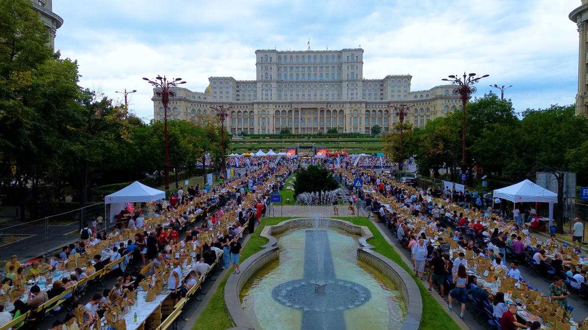Record mondial la București: Masa Care Unește strânge peste 100.000 de euro pentru un spital de psihiatrie pediatrică