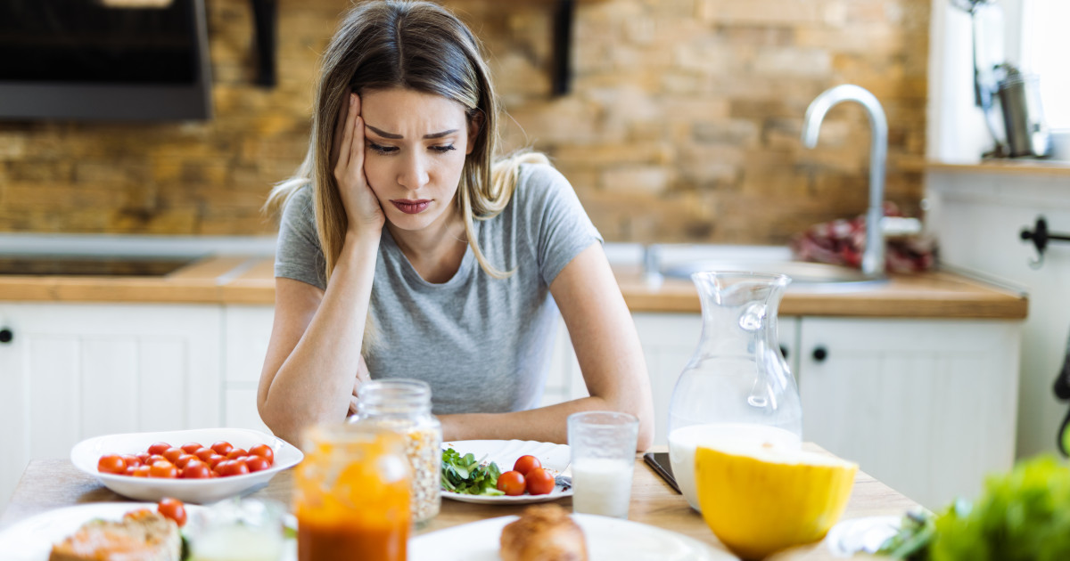Fenomenul „food noise” poate îngreuna controlul greutății: ce este și cum se gestionează zgomotul alimentar