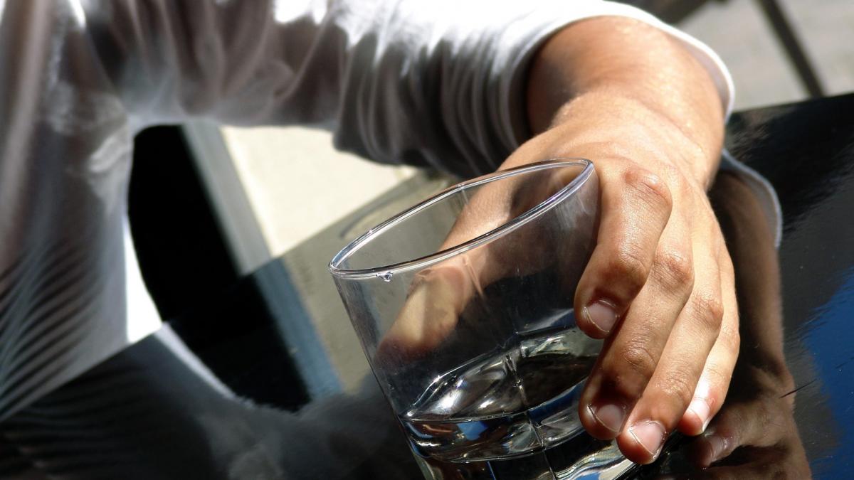 Noua amenințare la adresa adolescenților: rețelele sociale și jocurile de noroc înlocuiesc substanțele