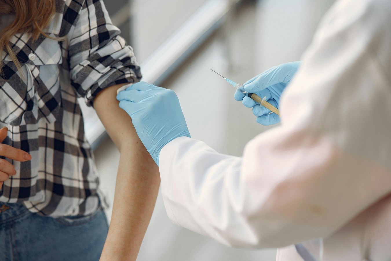 Lipsa vaccinului antigripal din farmacii: ce recomandări există pentru alegerea alternativei corecte