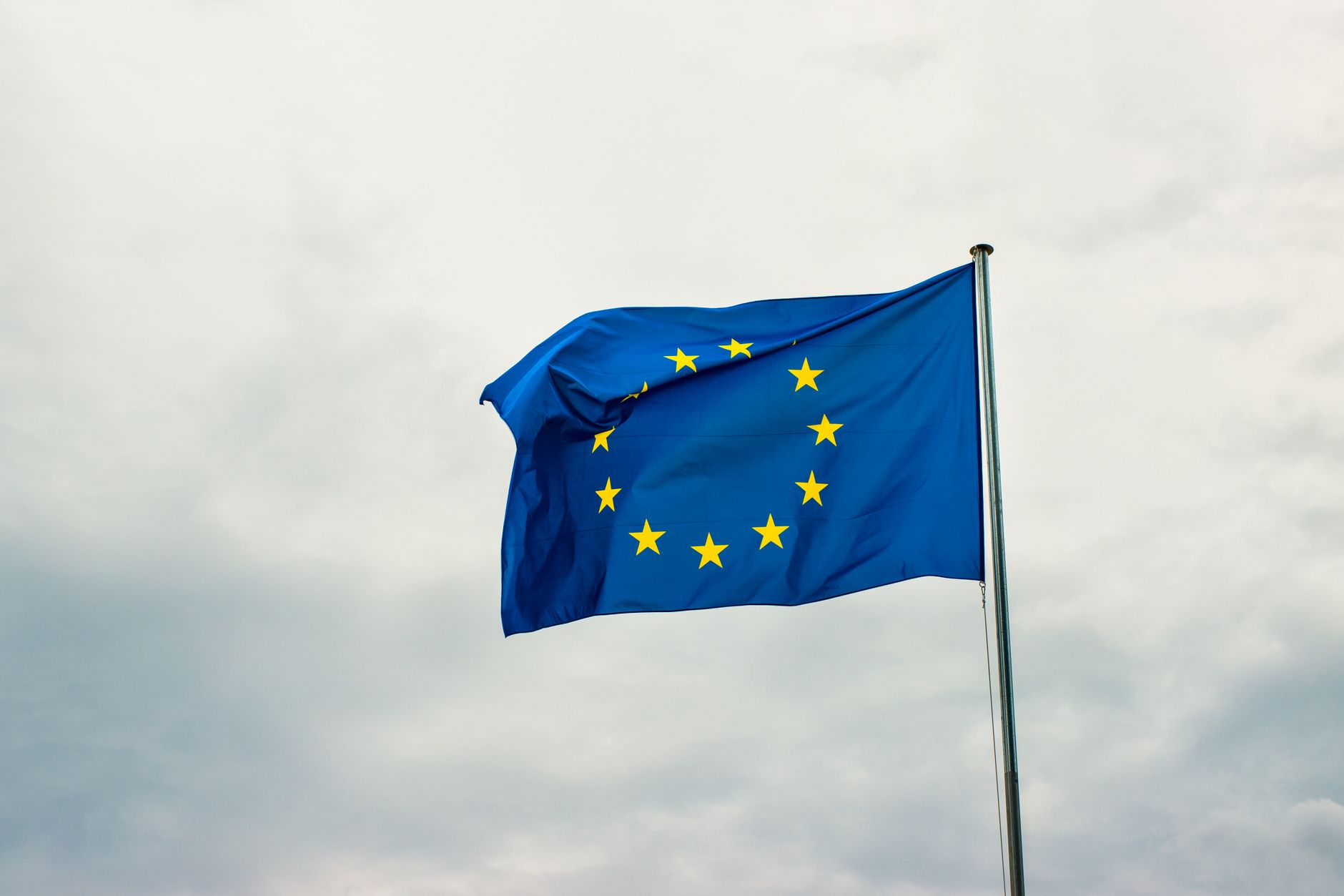 Decizia Curții de Justiție a UE: Pasagerii nu pot da în judecată companiile aeriene în orice locație de reședință