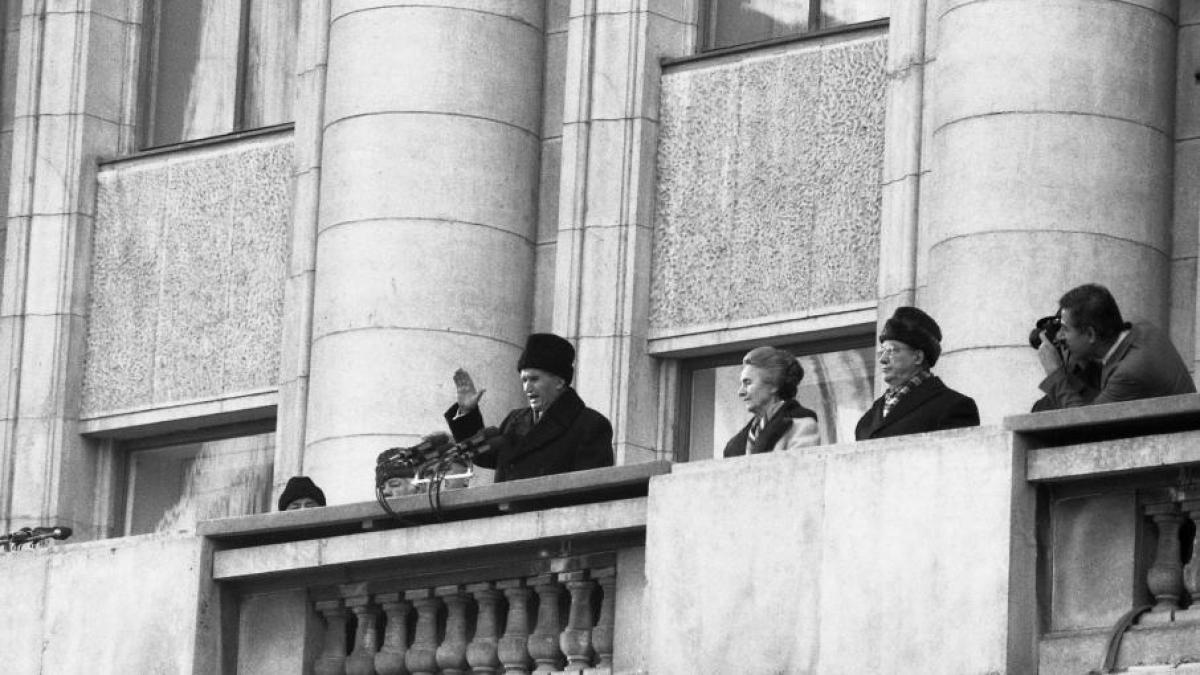 Petre Roman despre momentul fugii lui Nicolae Ceaușescu: „S-a speriat, eram la 50 de metri de el”