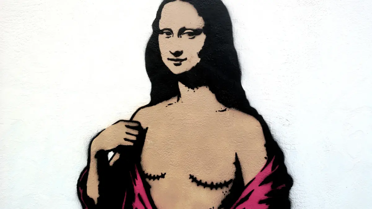 Mona Lisa cu cicatrici de mastectomie, o pictură murală de aleXsandro Palombo în fața unui institut oncologic din Milano