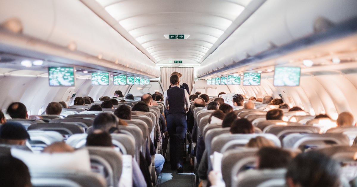 Noue reguli europene: Pasagerii vor recupera integral banii de la agențiile de turism în caz de anulare a zborului