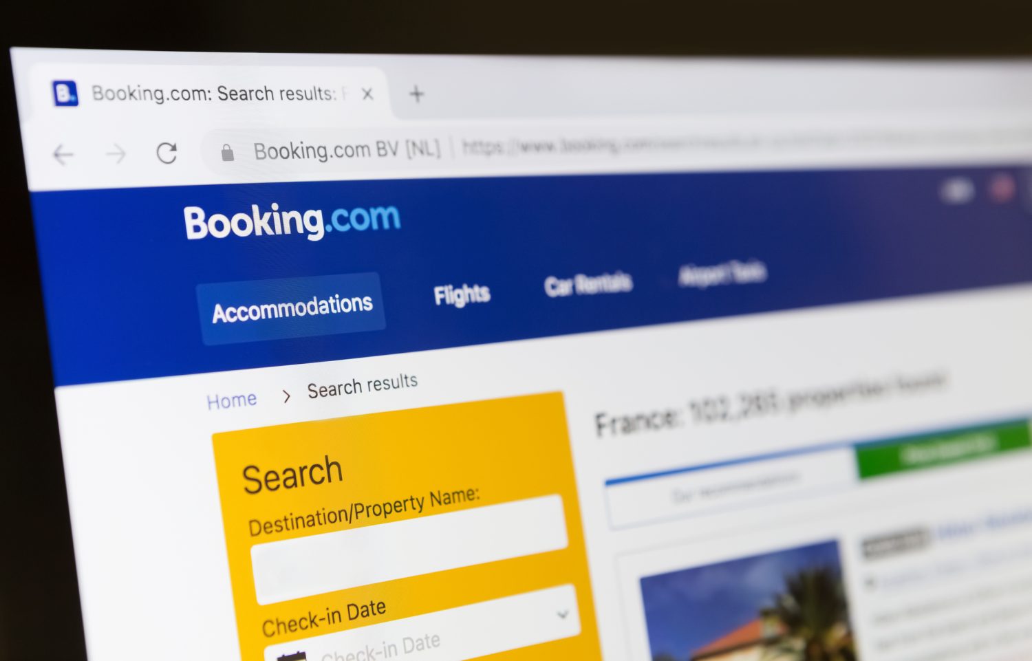 Comisia Europeană investighează Booking.com pentru fraude și reclame ascunse în ofertele de cazare