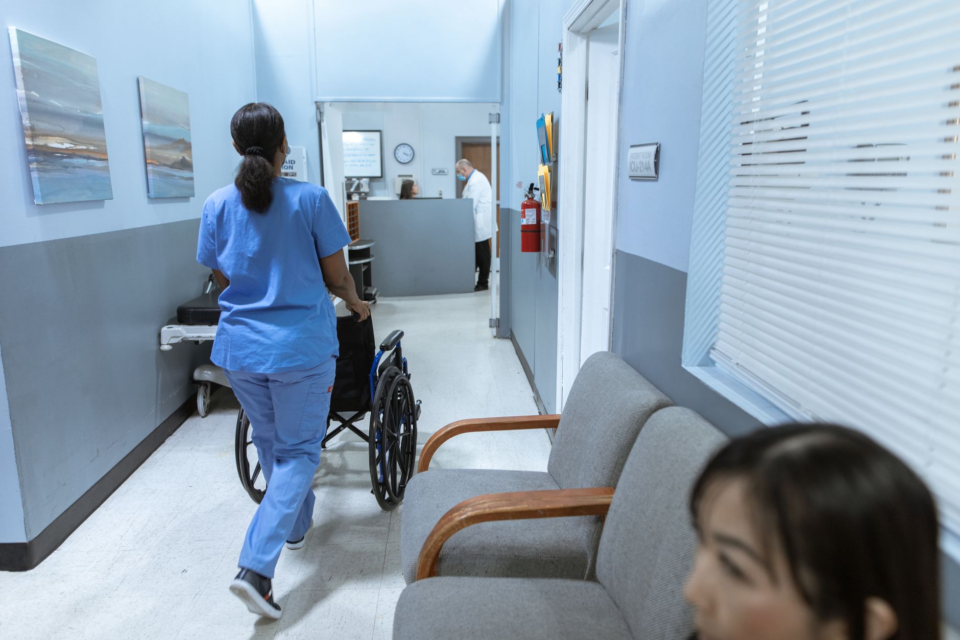 Măsuri dure pentru medici: Alexandru Rogobete vrea concedierea celor care părăsesc spitalele de stat