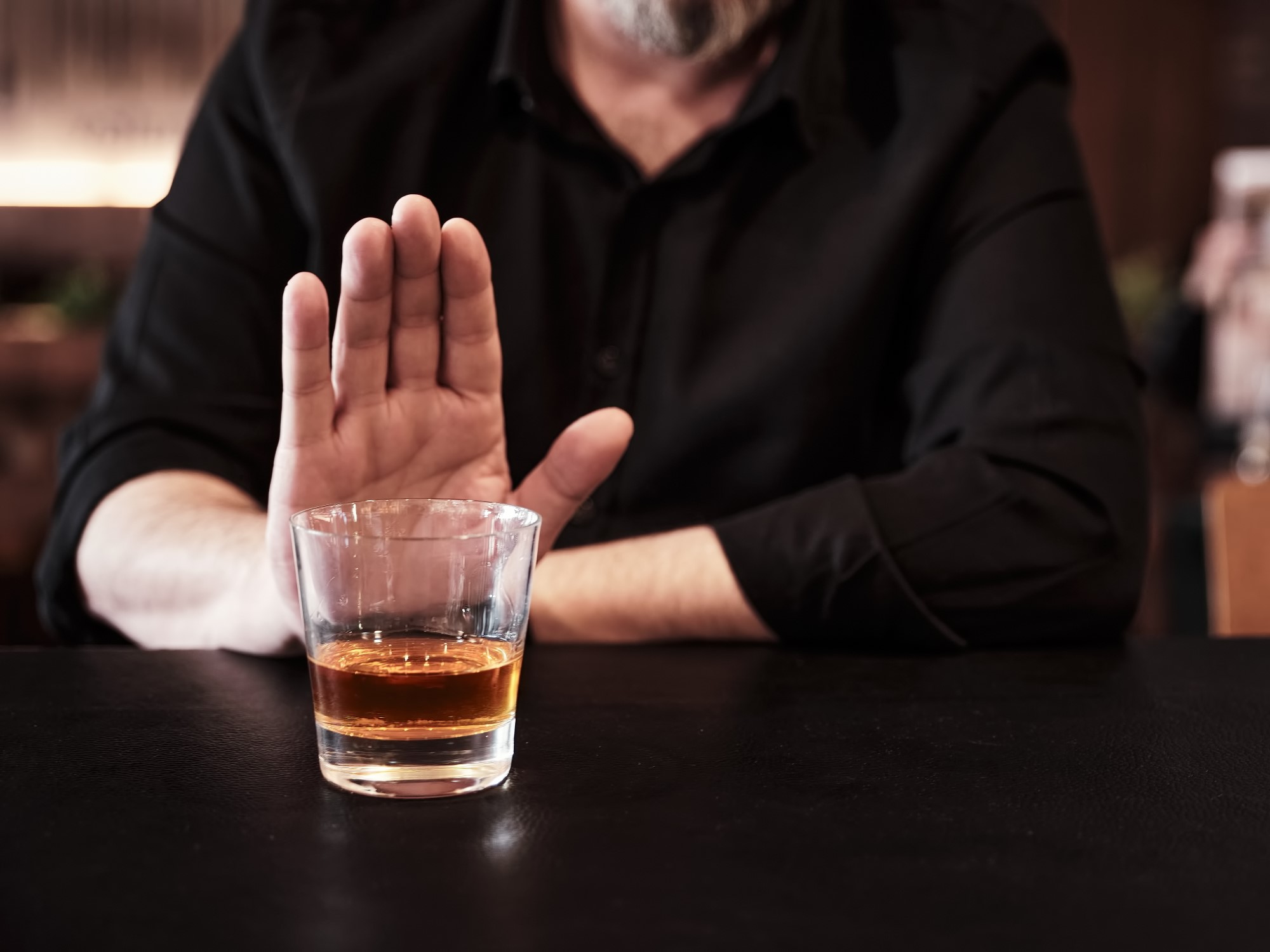 Beneficiile unei luni fără alcool: ce se întâmplă cu organismul conform studiilor