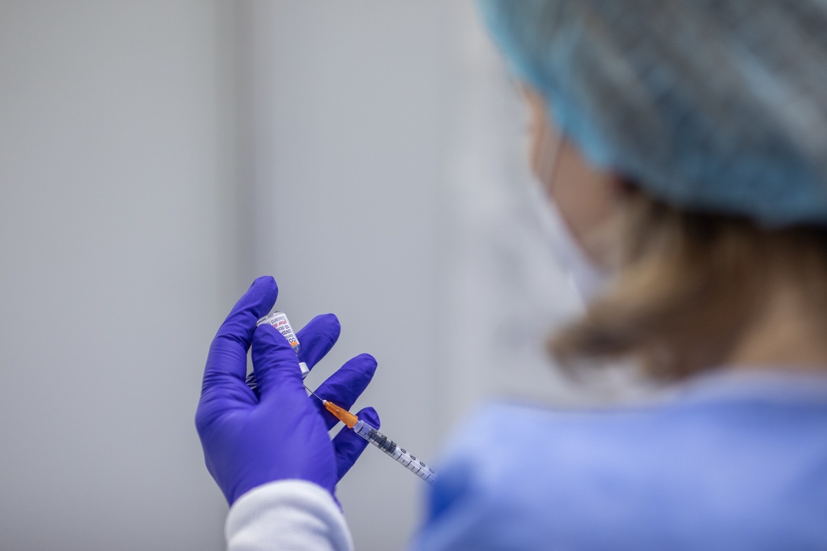 Vaccinul împotriva cancerului bazat pe ARN mesager reduce riscul de deces sau recidivă cu 42% la melanom