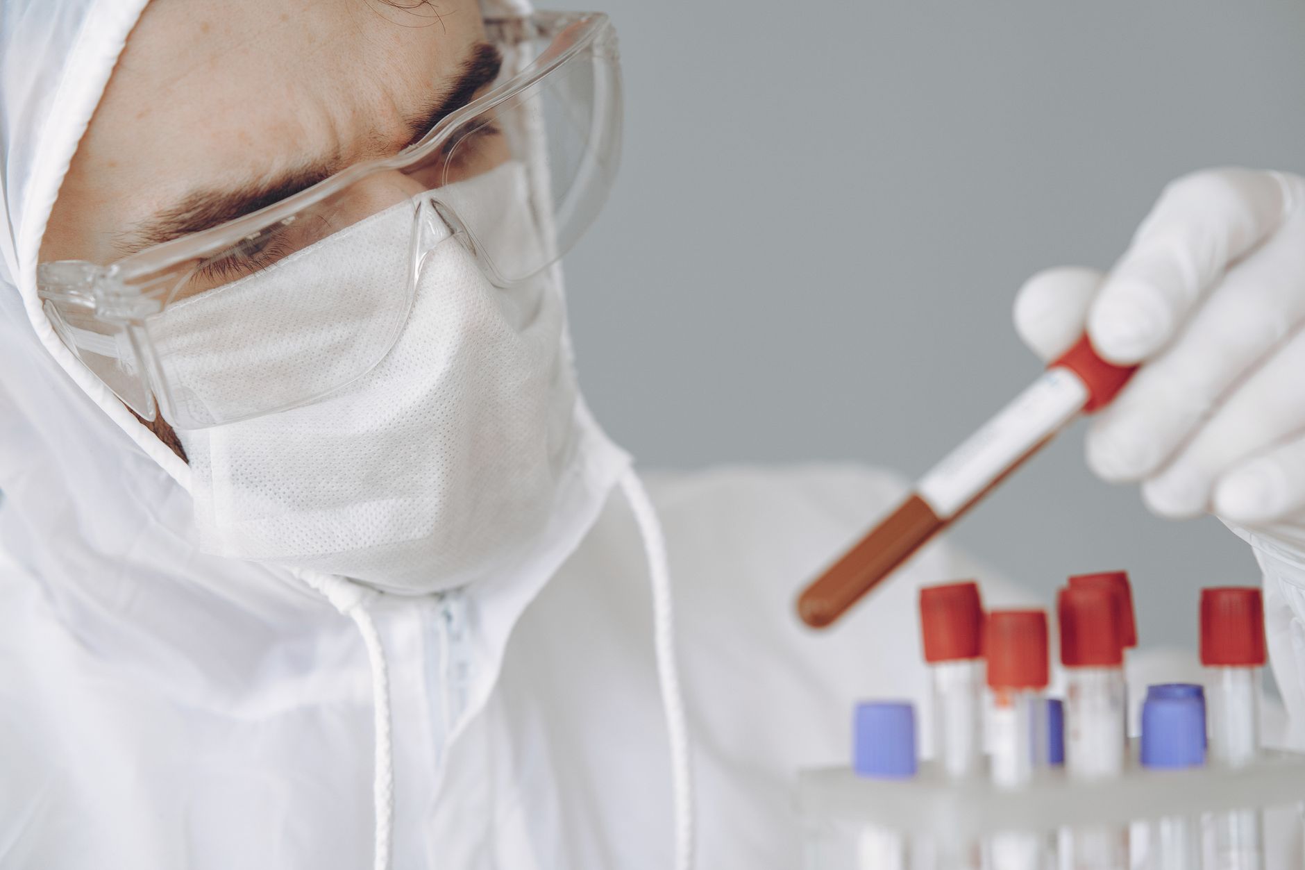 Epidemia de Ebola se extinde în Africa: ce riscuri există pentru România și UE