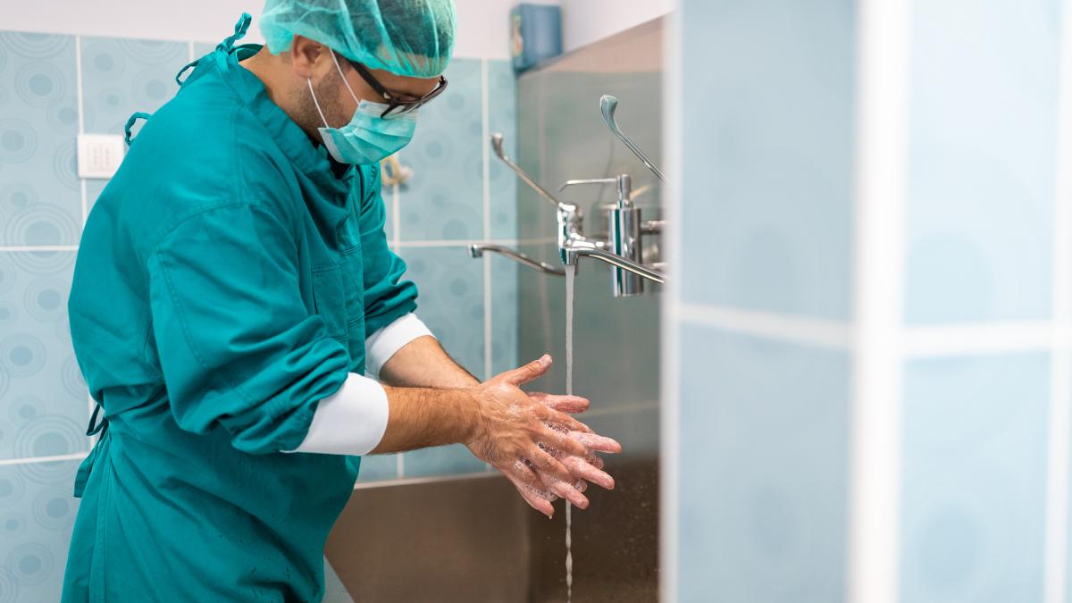 Siguranța pacientului în spitale: Importanța igienei și riscul infecțiilor asociate actului medical