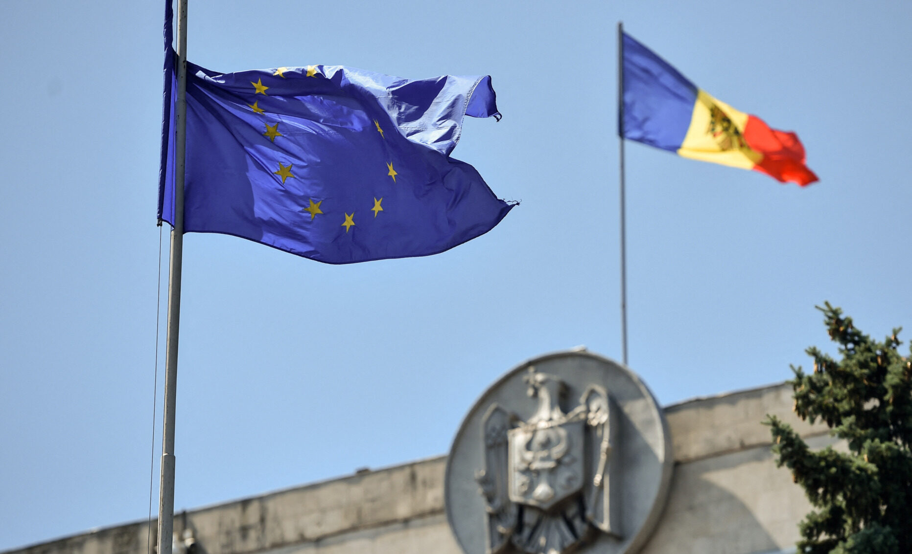România a încasat de la UE de trei ori mai mulți bani decât a plătit în contribuții