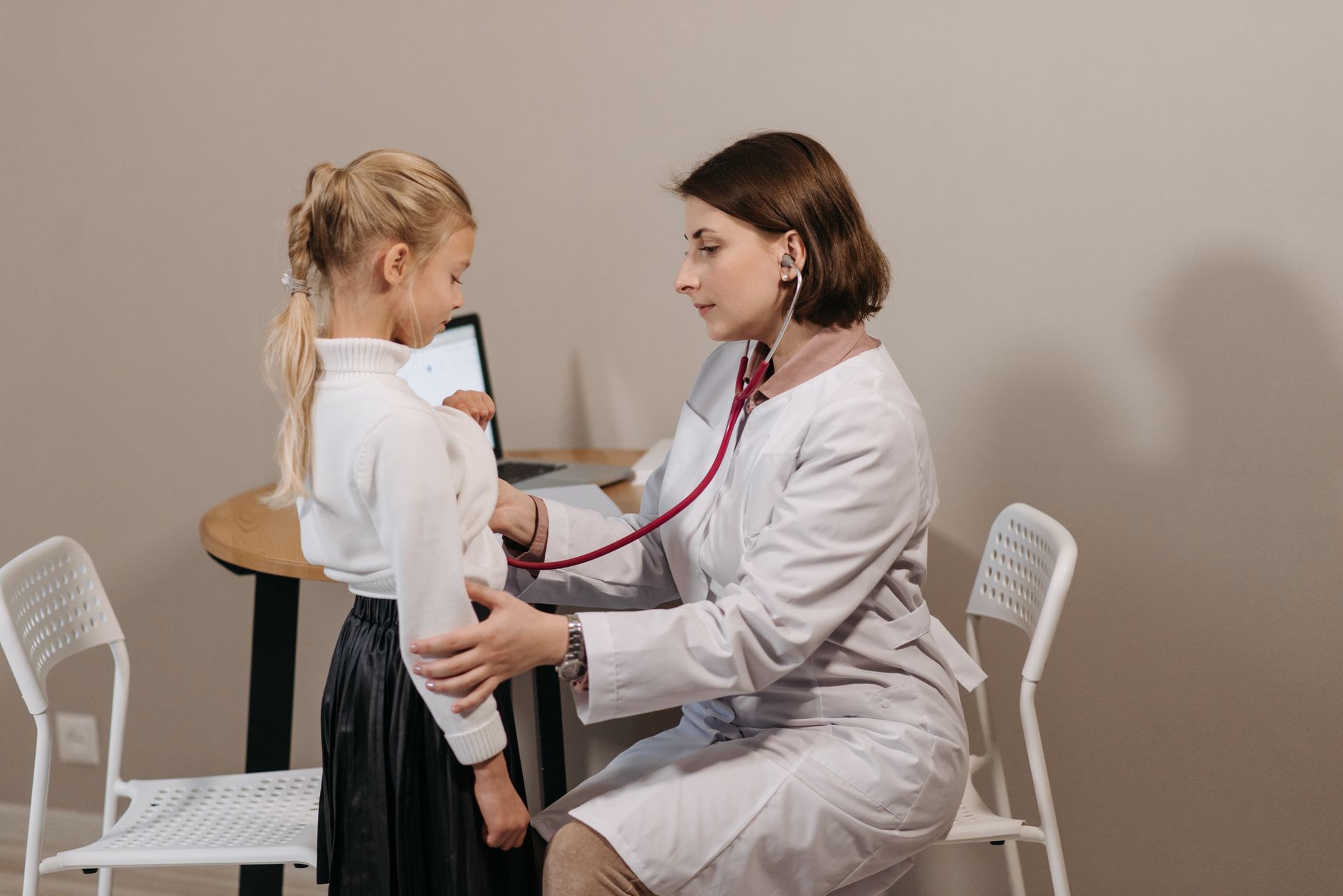 Pregătirea pentru școală: ce controale medicale sunt esențiale pentru sănătatea copiilor