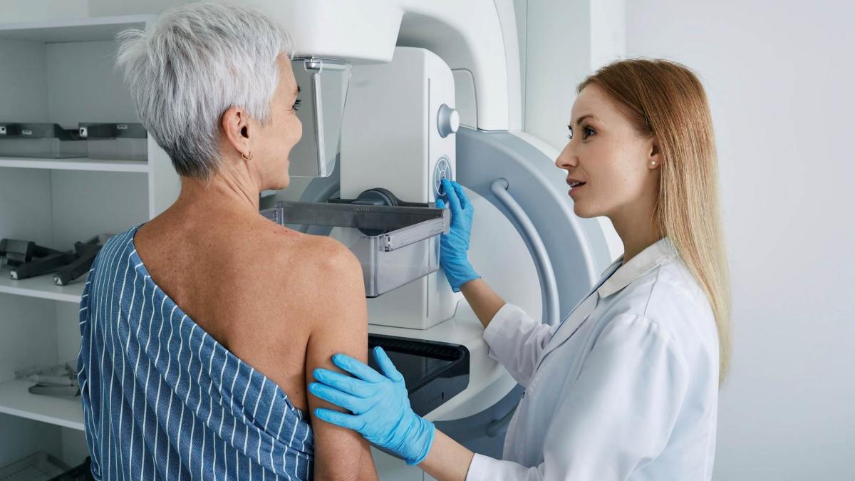 Ghid CNAS pentru cancerul de sân: cum accesează femeile investigațiile decontate și fără asigurare