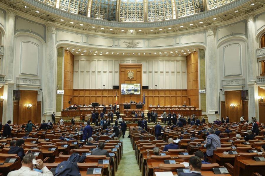 Votul de investitură pentru Guvernul Mureșan: O decizie critică pentru stabilitatea economică a României