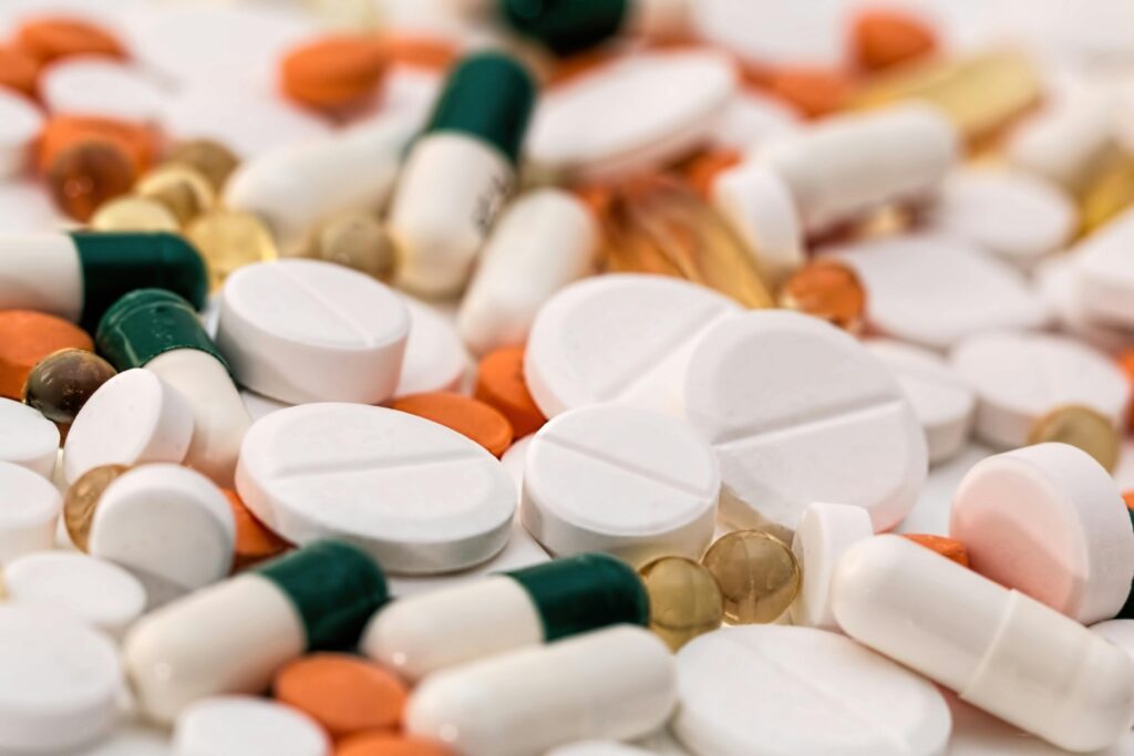 Accesul la medicamente noi în România: pacienții așteaptă de peste trei ani, de 21 de ori mai mult decât în Germania