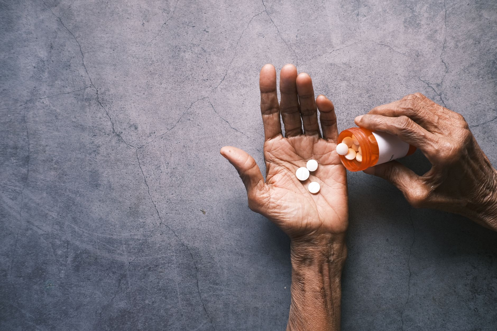 Eficacitatea suplimentelor cu calciu și vitamina D în prevenirea fracturilor este pusă sub semnul întrebării