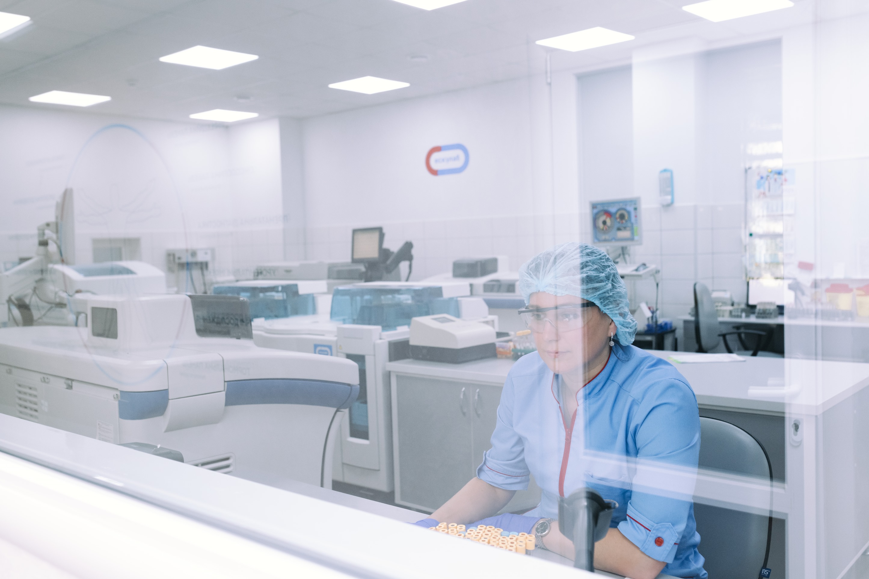Nou tratament experimental CRMA-1001 pentru hepatita B: tehnologia CRISPR este testată pe oameni