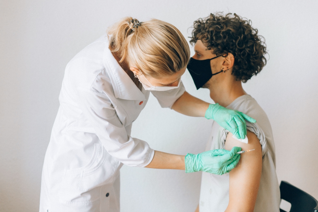 Focare de hepatită A în județul Alba: Rezistență la vaccinare în cazul contactelor din Alba Iulia