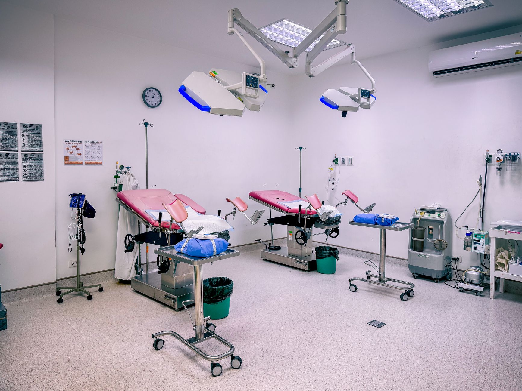 Guvernul Mureșan propune reducerea paturilor în spitalele cu ocupare mică și plata medicilor în funcție de performanță
