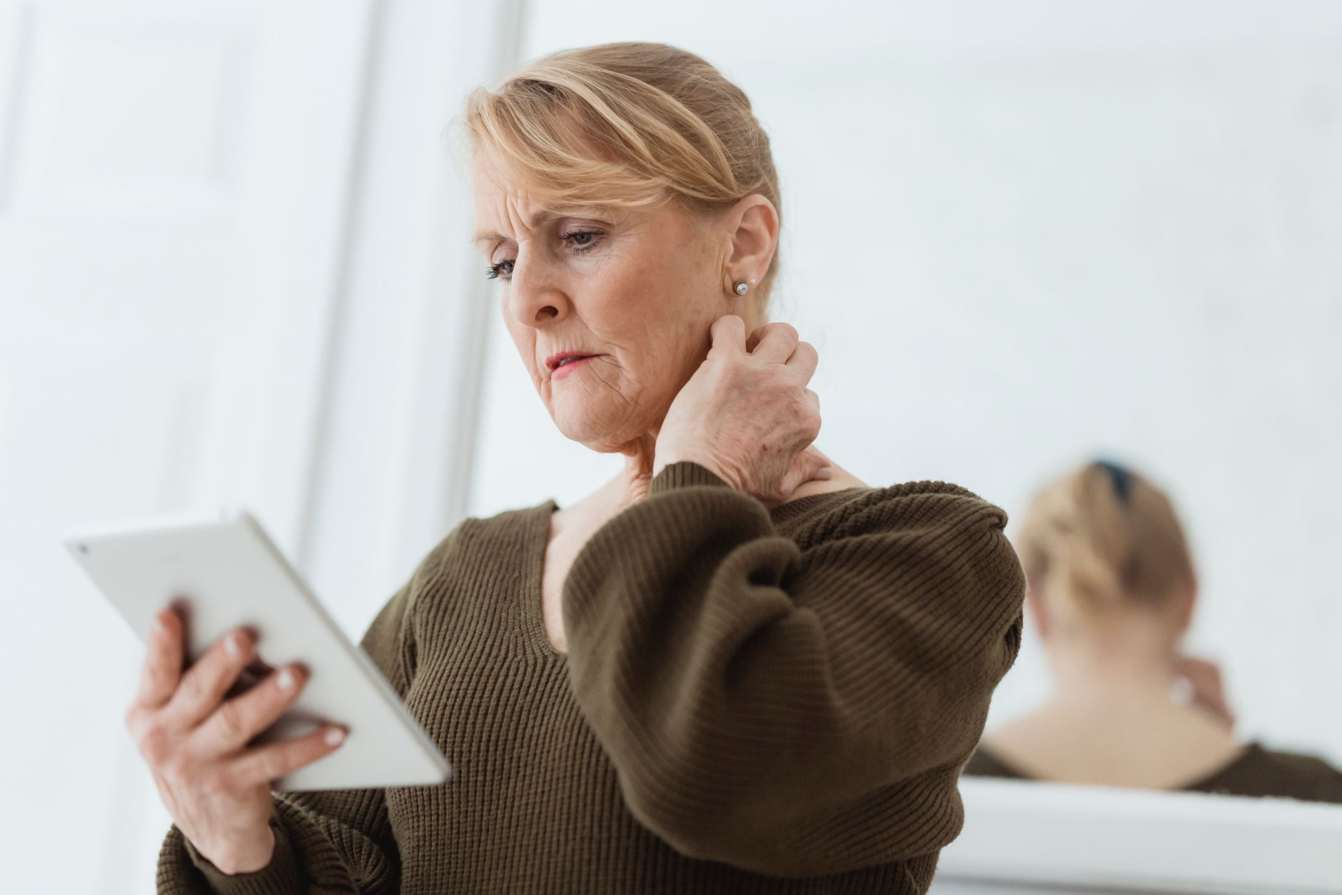 Schimbările corporale la menopauză: peste jumătate dintre femeile din România se simt nepregătite