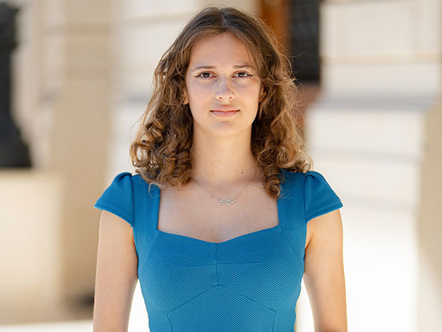 Tânăra româncă Delia Scarlat pleacă în Italia pentru a studia genomica și a dezvolta medicamente