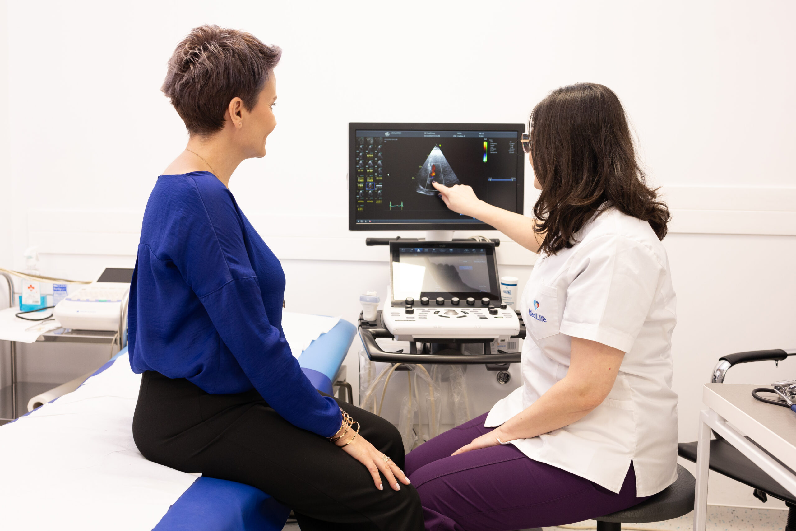 Osteoporoza amenință femeile la menopauză: Medicul Adriana Gruia recomandă testul DXA pentru prevenirea fracturilor