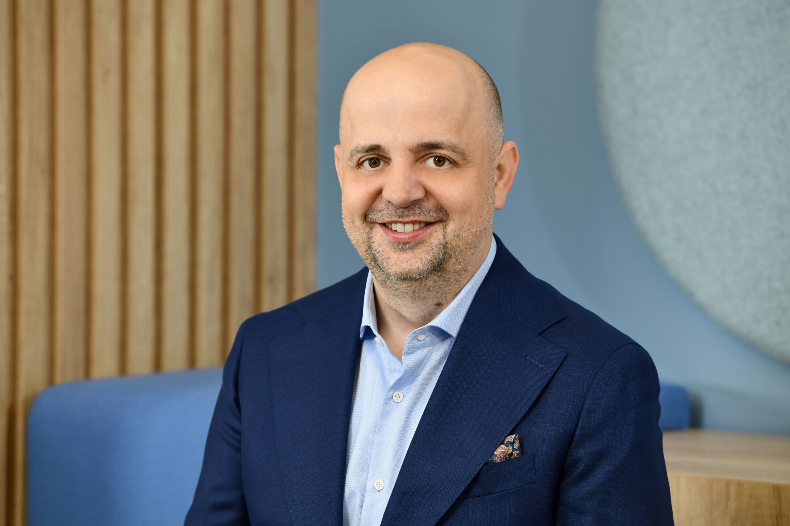 Presiunea financiară asupra diasporei: 4 din 10 români se tem că familia de acasă depinde de ei