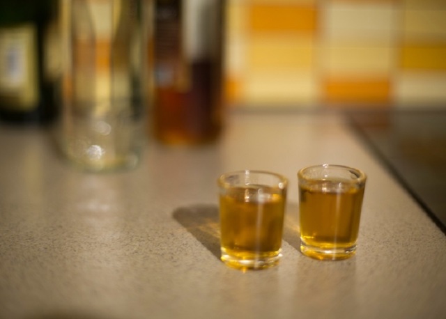 Consumul de alcool în rândul tinerilor este o problemă gravă: sunt raportate sute de intoxicații și come