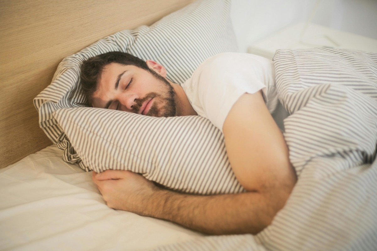 Somnul suplimentar în weekend poate reduce riscul de hipertensiune arterială, conform unui nou studiu