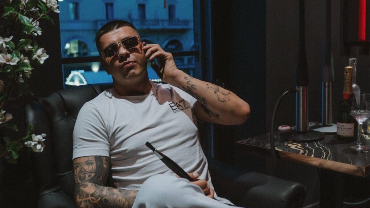 Rapper moldovean expulzat din Italia după ce a blocat o autostradă pentru un videoclip