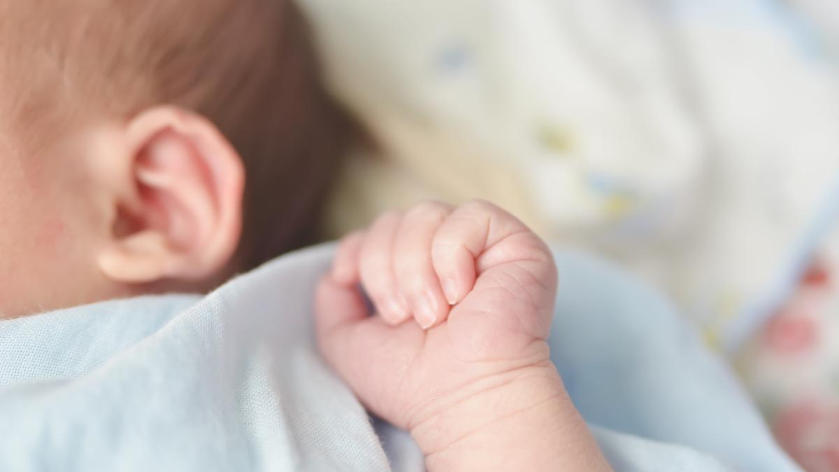 Bebeluș de 10 luni salvat de medicii de la SCJU Brăila după o operație de urgență pentru o tumoră intestinală