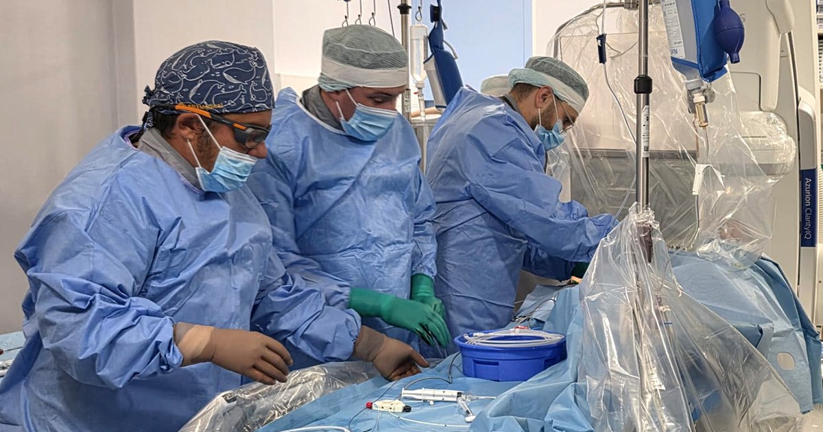 Intervenție cardiacă rară la Sibiu: pacient cu inima în partea dreaptă a toracelui a fost salvat prin TAVI