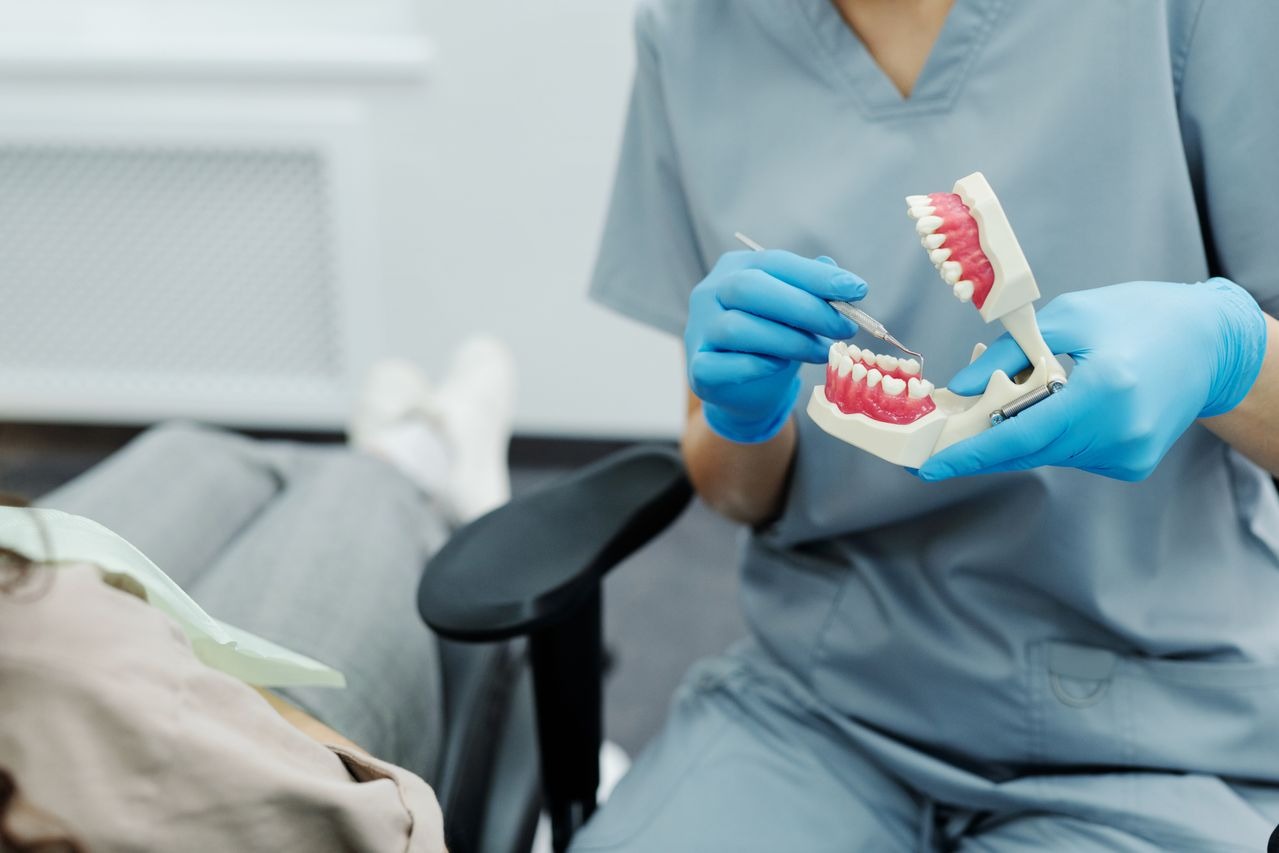 Costul și etapele tratamentului All-on-4 la Smile Avenue: Ghid de investiție pentru anul 2026