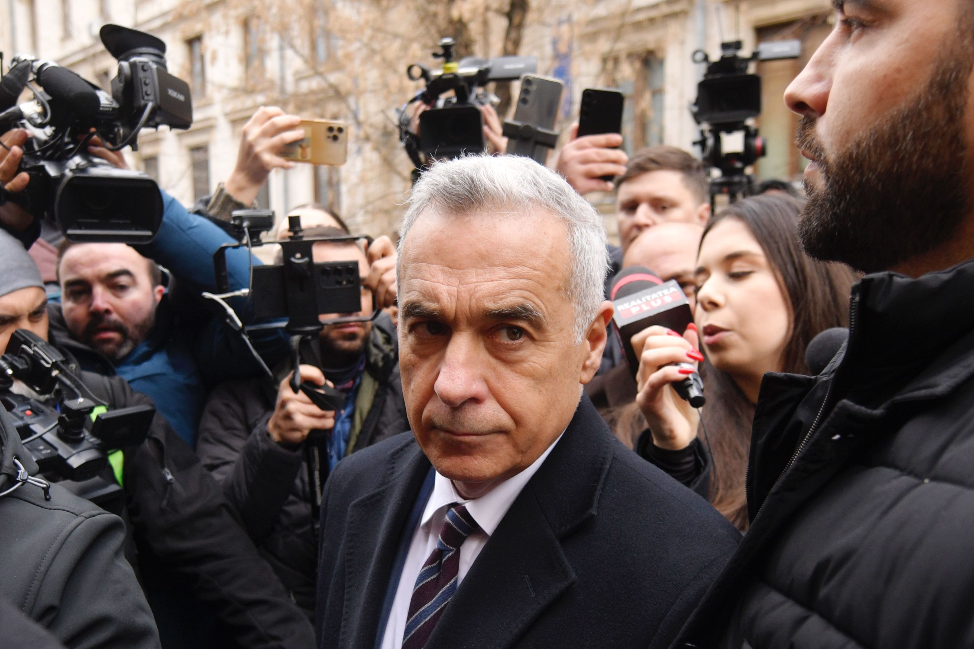 Călin Georgescu a fost arestat preventiv: refuză mâncarea și primește vizite la Arestul Central
