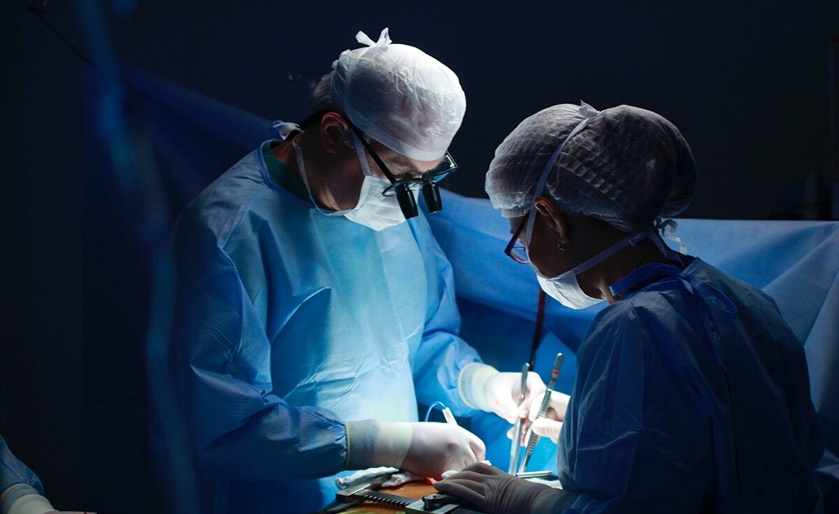Echipa de la Iași a salvat doi pacienți prin transplant de rinichi de la un donator de 70 de ani