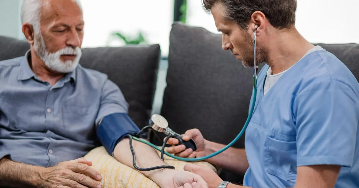 Poziția greșită a brațului poate duce la valori false ale tensiunii și la un diagnostic eronat
