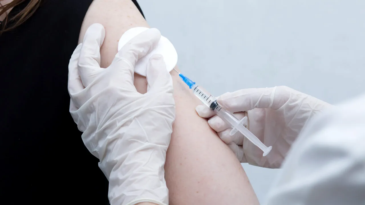 Apelul ministrului Cseke Attila pentru vaccinarea antigripală: cine primește vaccinul gratuit sau cu reducere