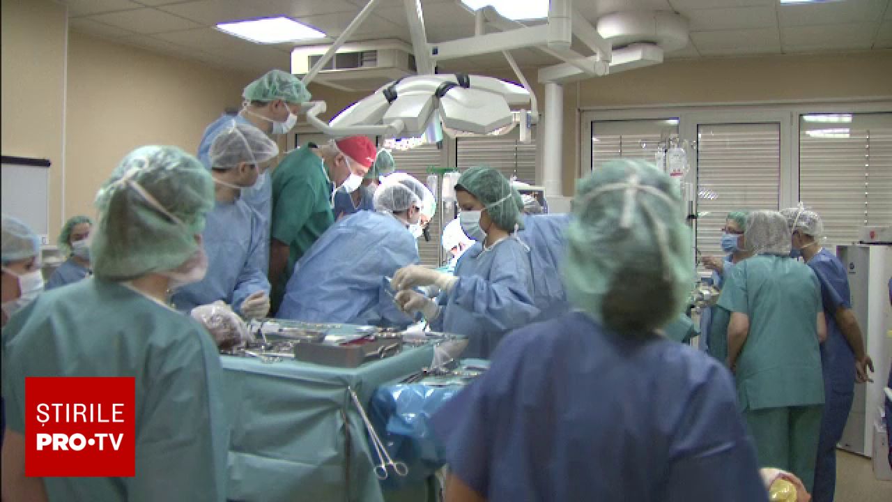 Tehnologie robotică în medicina românească: Primul transplant hepatic de la donator viu realizat la Fundeni