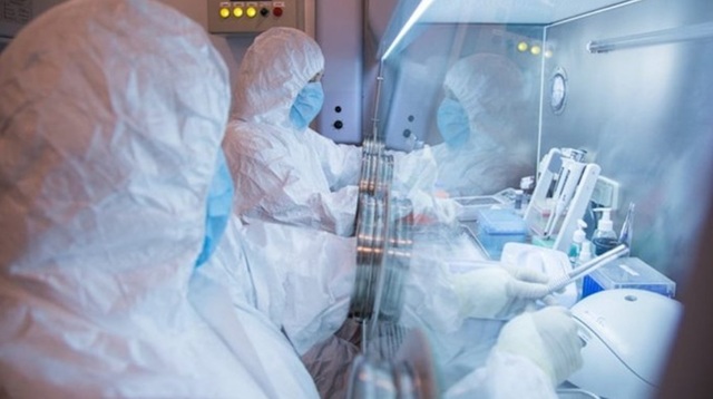 OMS investighează riscul de ciumă după decesul unei laborante în Rusia