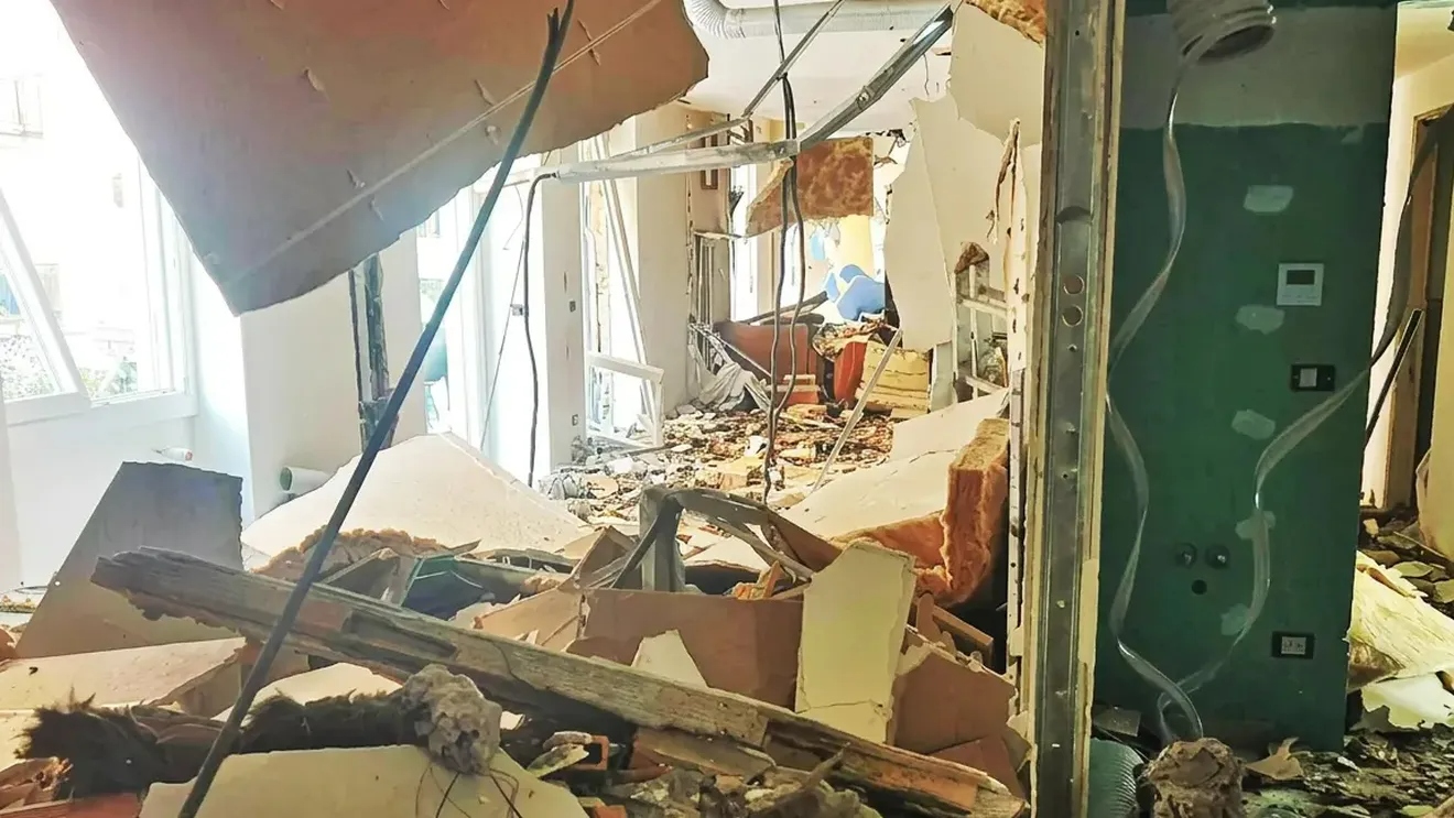 Tragedie în Italia: Doi români în stare critică după o explozie care a distrus un imobil din Bergamo