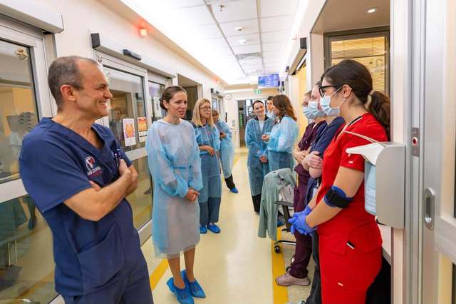 Mirabela Grădinaru a vizitat secții de neonatologie din București în cadrul proiectului România în Lumină