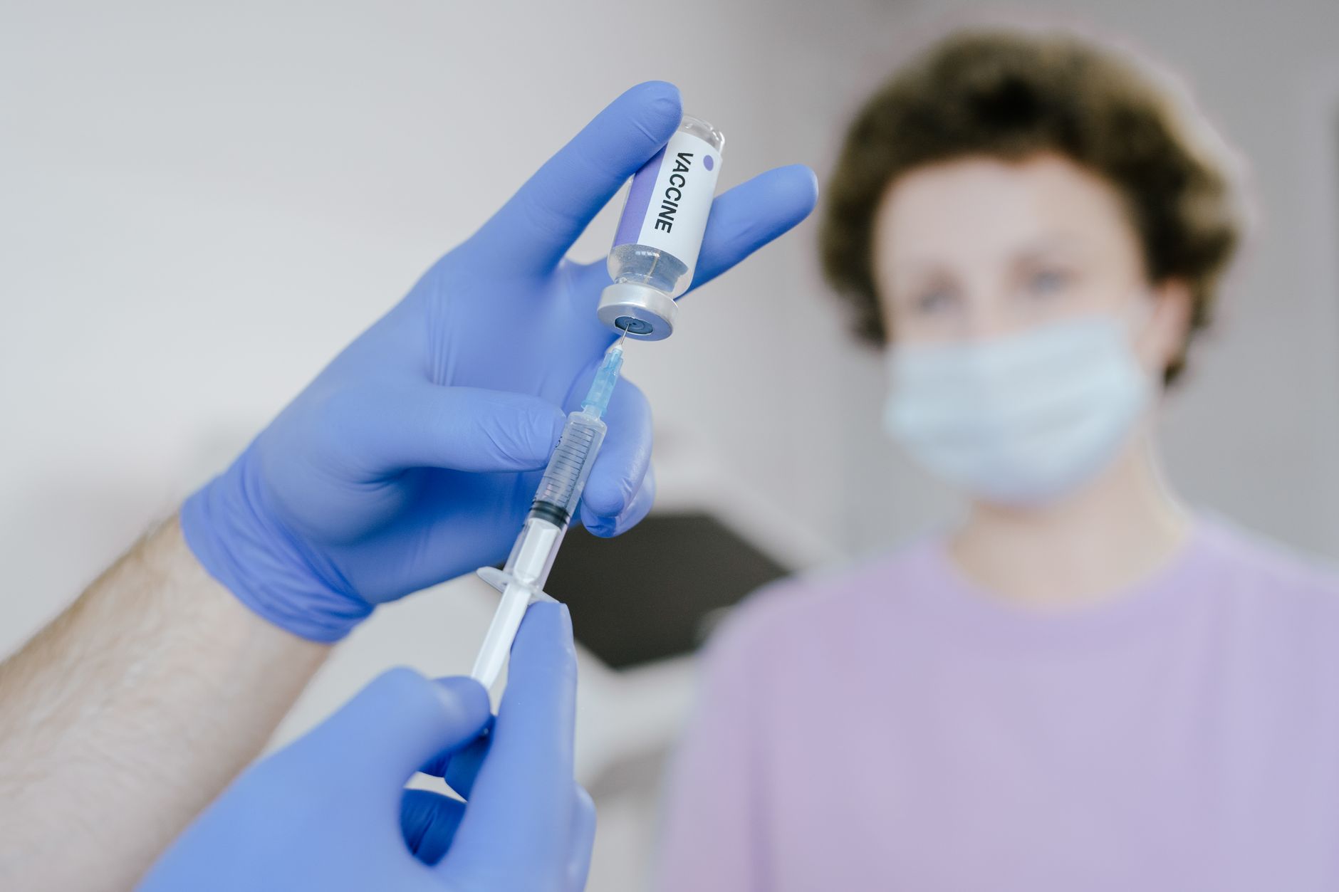 Ministerul Sănătății reîncepe livrarea vaccinului BCG în maternitățile din România