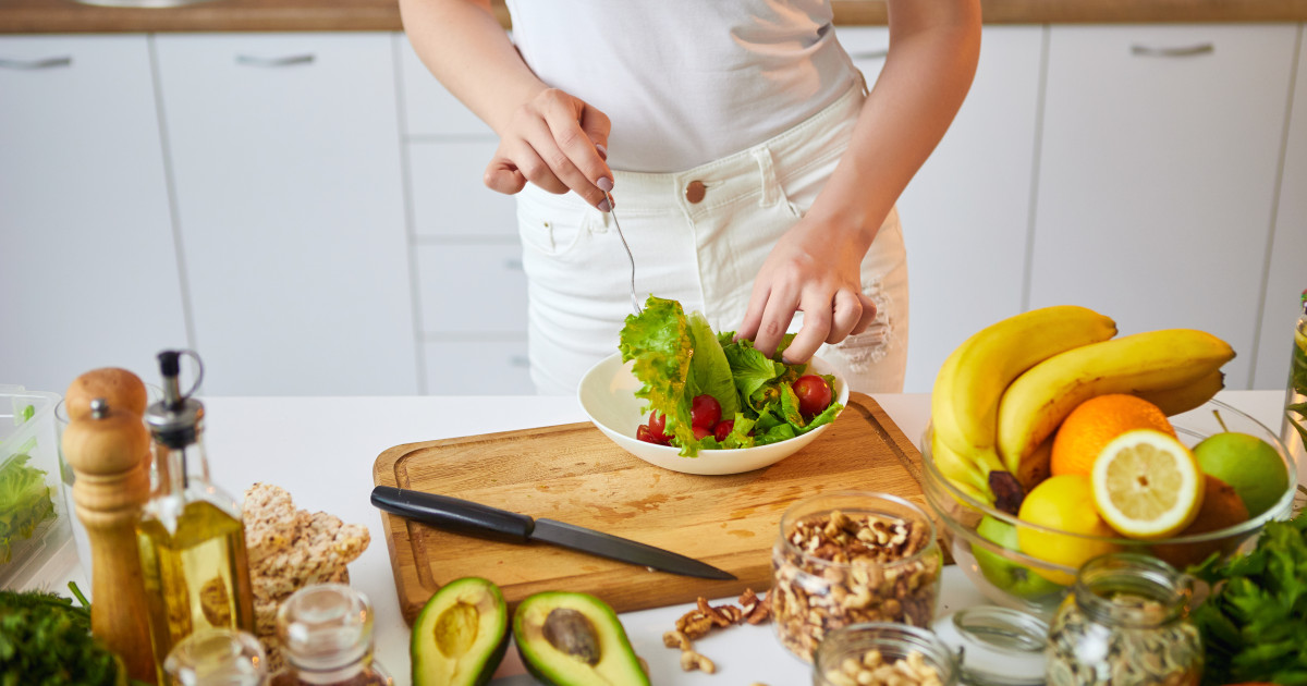 Cum ne afectează alimentația sănătatea colonului: recomandări ale unui medic primar gastroenterolog