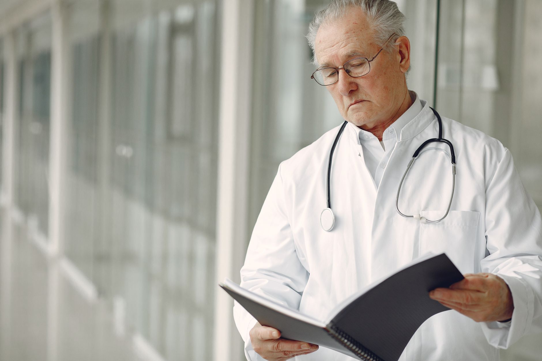 Premieră medicală în România: Primul pacient cu Alzheimer a început o terapie inovatoare la Cluj-Napoca
