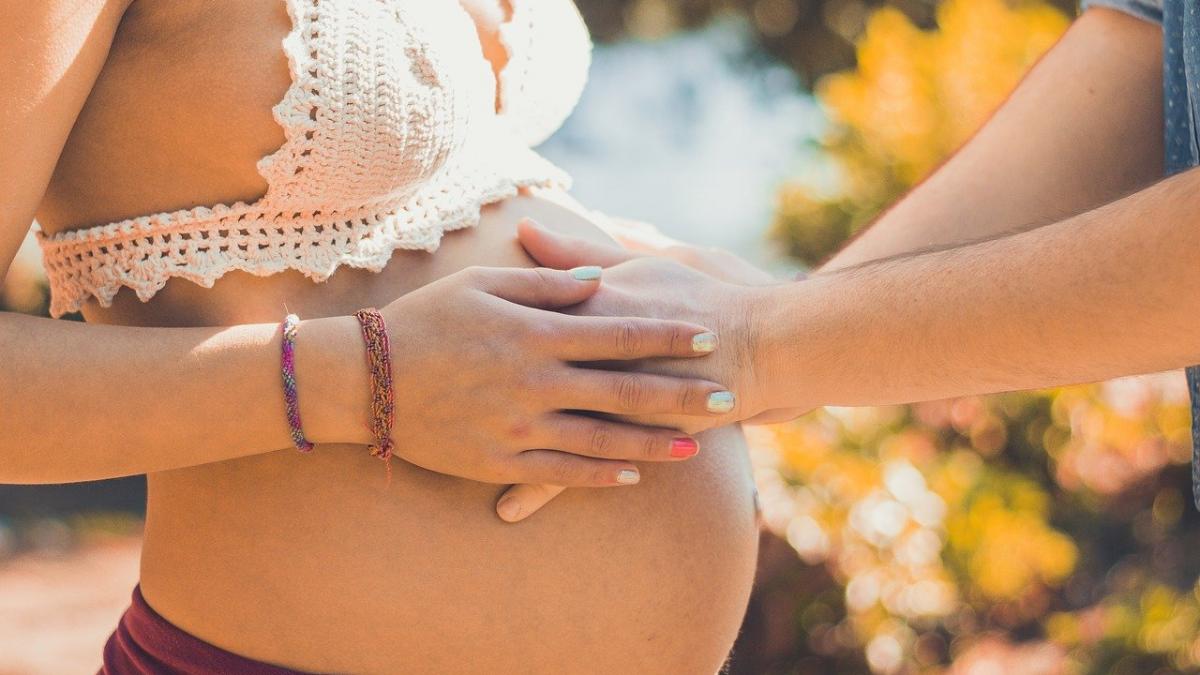 Riscuri majore pentru gravide în urma creșterii temperaturilor: impactul caniculei asupra sănătății uterine