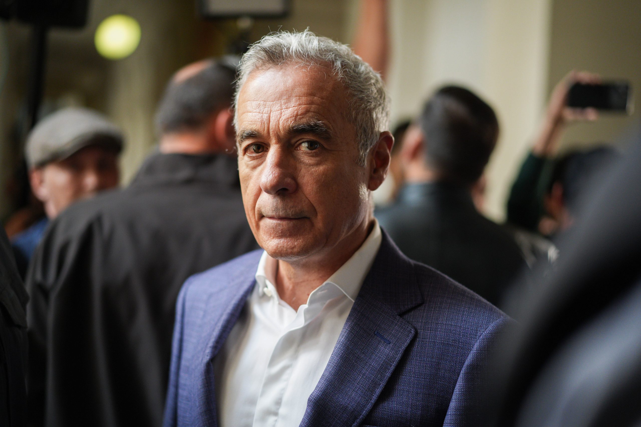 Călin Georgescu a transmis primul mesaj de la arest: „Vă iubesc. Sus inimile!”