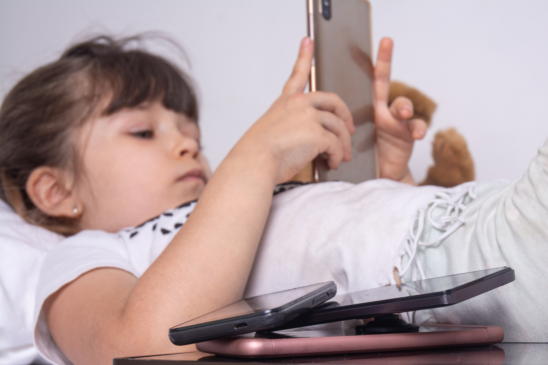 Uniunea Europeană vizează interzicerea accesului la rețelele de socializare pentru copiii sub 13 ani