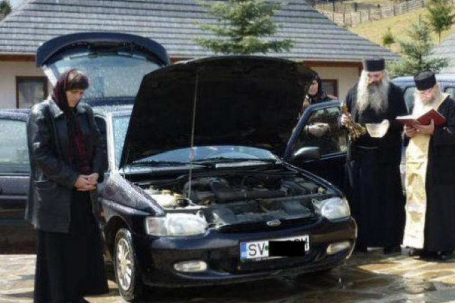 Biserica și puterea: între tendințele teocrației și riscul de a deveni instrument politic